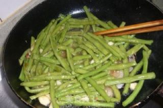 蒜香缸豆的做法步骤：7