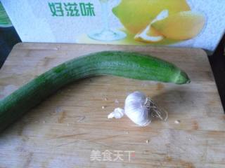 蒜油丝瓜的做法步骤：1