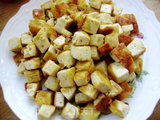 【炸酱面 花样做】辣炒豆腐炸酱面的做法步骤：3