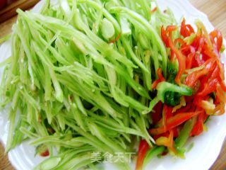 【炸酱面 花样做】双丝炸酱面的做法步骤：1