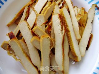 家常菜----韭菜炒豆干的做法步骤：2