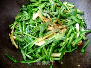 家常菜----韭菜炒豆干的做法步骤：5