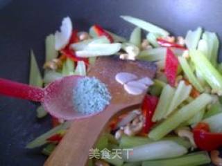 腰果炒芹菜的做法步骤：8