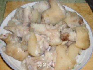 海带炖猪蹄的做法步骤：2