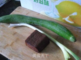豆干煸炒丝瓜丁的做法步骤：1