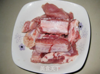 土豆焖排骨的做法步骤：1