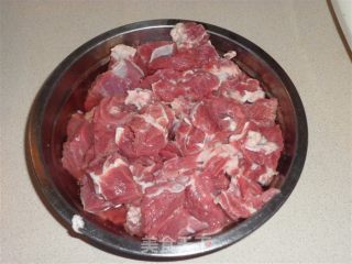 卤牛腩的做法步骤：1