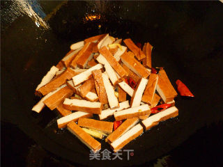 芹菜香干的做法步骤：5