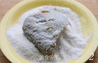 湘鄂结合的新派蒸菜 剁椒粉蒸鲶鱼的做法步骤：2
