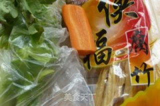 西芹拌腐竹的做法步骤：1