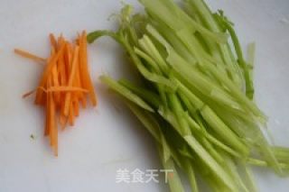 西芹拌腐竹的做法步骤：3