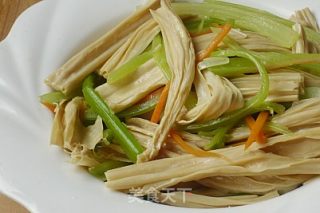 西芹拌腐竹的做法步骤：8