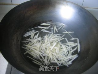 茭白金针菇的做法步骤：3