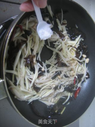 茭白金针菇的做法步骤：7