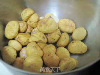 肉荤：板栗烧鸡翅的做法步骤：2