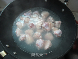 肉荤：板栗烧鸡翅的做法步骤：4