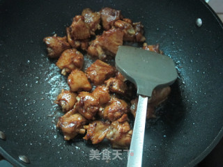 肉荤：板栗烧鸡翅的做法步骤：8