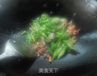 蚝油尖椒炒章鱼仔的做法步骤：4