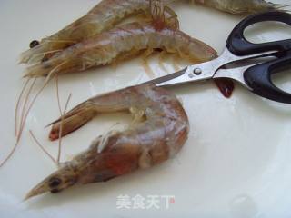 【炸酱面，花样做】：海鲜炸酱面的做法步骤：2
