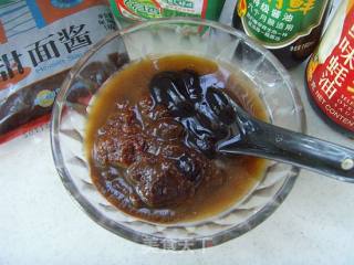 【炸酱面，花样做】：海鲜炸酱面的做法步骤：5