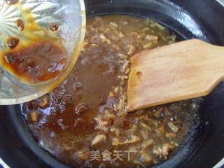 【炸酱面，花样做】：海鲜炸酱面的做法步骤：7