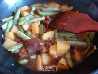 【家常菜】芸豆土豆红烧肉的做法步骤：6