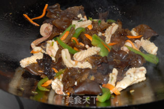 爆炒鱿鱼卷的做法步骤：11