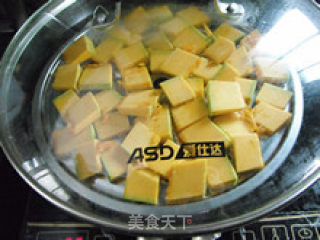 爱不释手—迷你豆沙南瓜饼的做法步骤：2