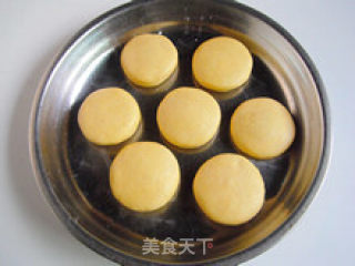 爱不释手—迷你豆沙南瓜饼的做法步骤：11
