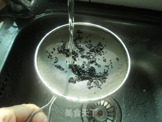 抗氧化告别粗糙肌肤---【紫薯燕麦芝麻粥】的做法步骤：3