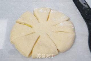 【奶黄花形面包】美味与美貌并存的做法步骤：7