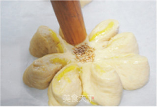 【奶黄花形面包】美味与美貌并存的做法步骤：9