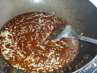 【炸酱面，花样做】果仁肉丁炸酱面的做法步骤：9