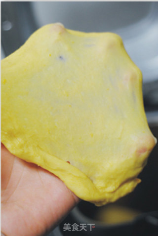 花儿南瓜豆沙面包的做法步骤：2