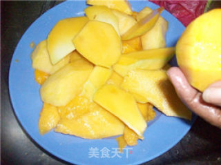清凉甜品@@冰镇芒果西米露的做法步骤：2