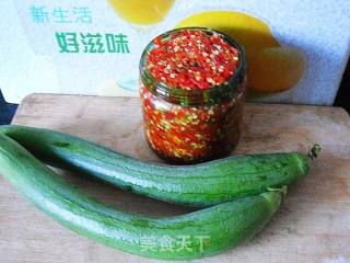 剁椒丝瓜的做法步骤：1