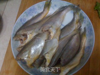 家炖小黄花鱼的做法步骤：1