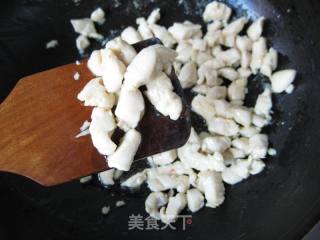 韩式家常菜—泡菜炒鸡丁的做法步骤：2