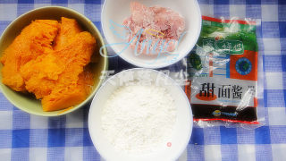 【炸酱面，花样做】——笑脸南瓜炸酱面的做法步骤：1
