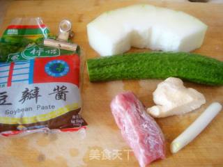 双瓜肉末炸酱面的做法步骤：1