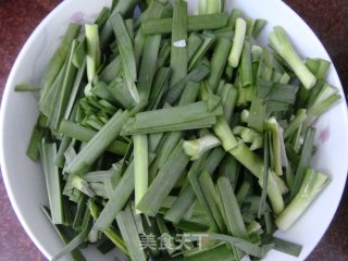 韭菜炒虾的做法步骤：2