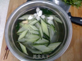鸡蛋紫菜汤的做法步骤：1