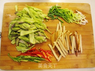 豆腐干炒扁豆的做法步骤：2