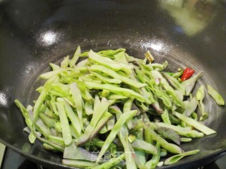 豆腐干炒扁豆的做法步骤：5