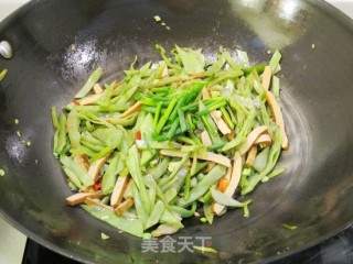 豆腐干炒扁豆的做法步骤：9