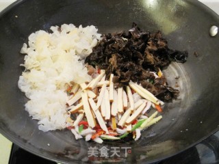 鱼香豆干肉丝的做法步骤：12