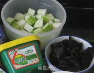虾仁黑木耳豆瓣酱的做法步骤：2