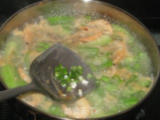 鲜虾丝瓜毛豆汤的做法步骤：4
