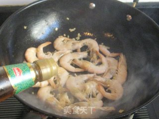 咸蛋黄炒虾的做法步骤：3