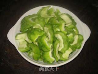 凉瓜炒牛肉的做法步骤：2